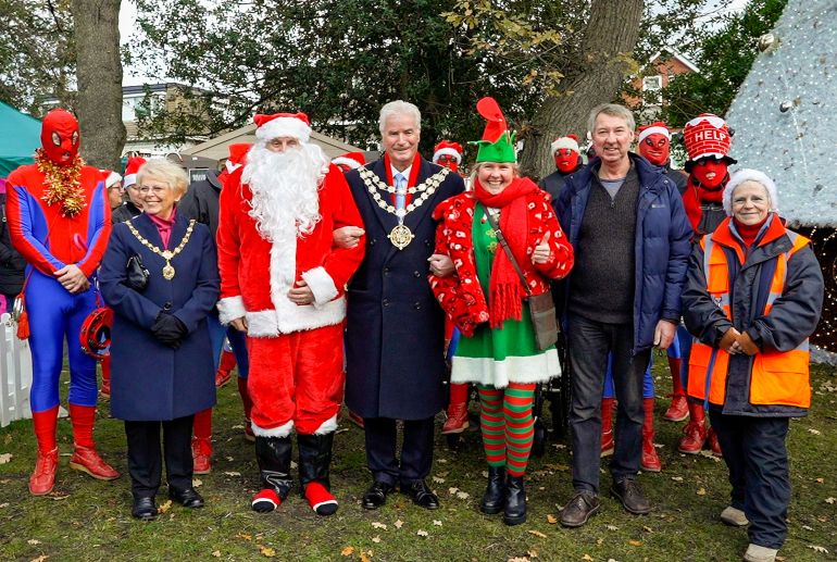Mayor Opens Southbourne&#039;s Christmas On The Green